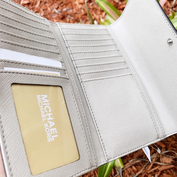 ‼️SALE‼️ Michael kors crossbody Wallet Bundle Gray - Picture 8 of 8